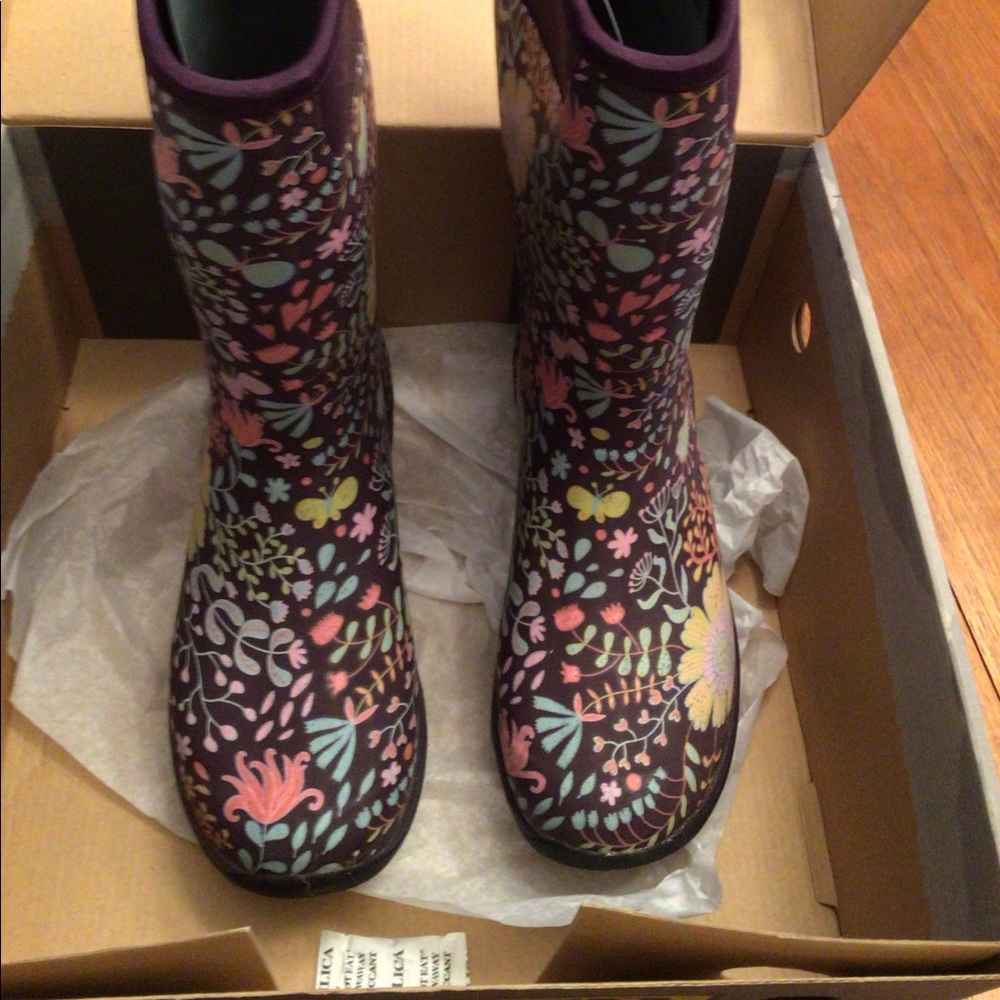 Purple flowered Ranger rainboots